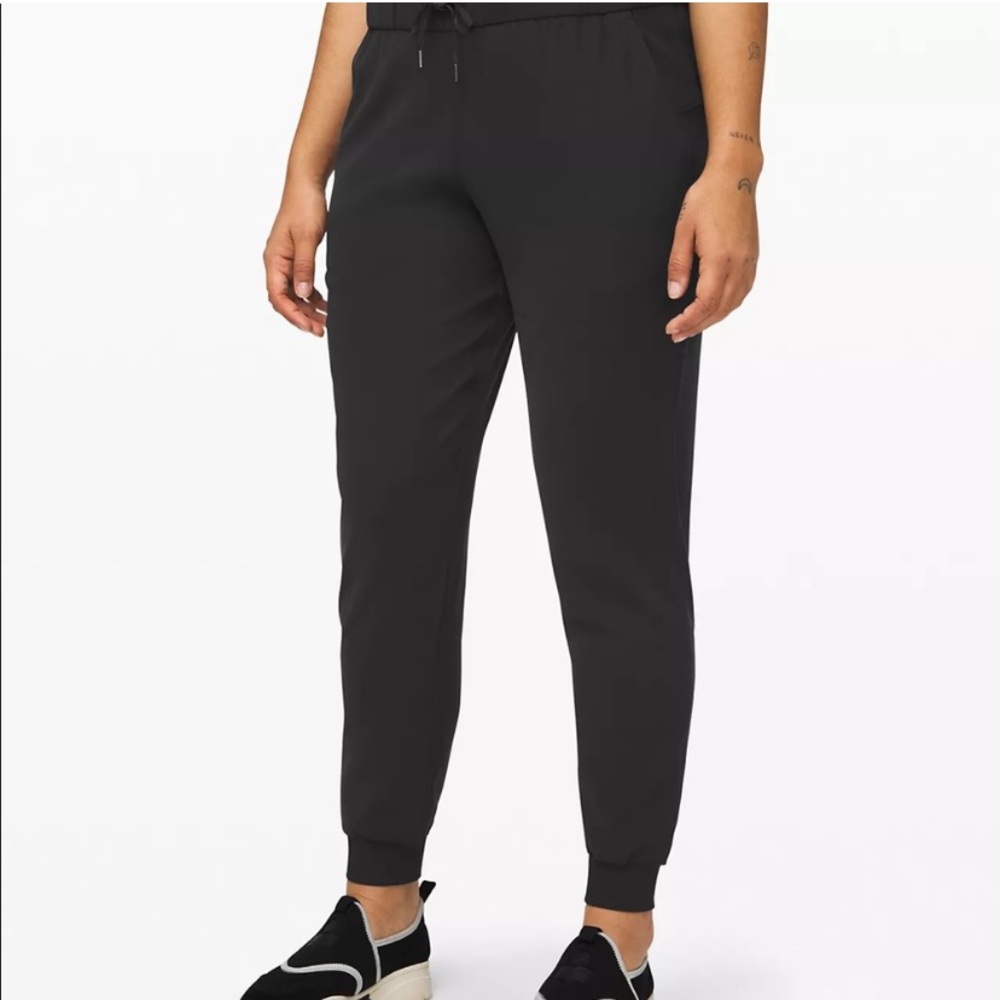 Lululemon On the Fly Jogger